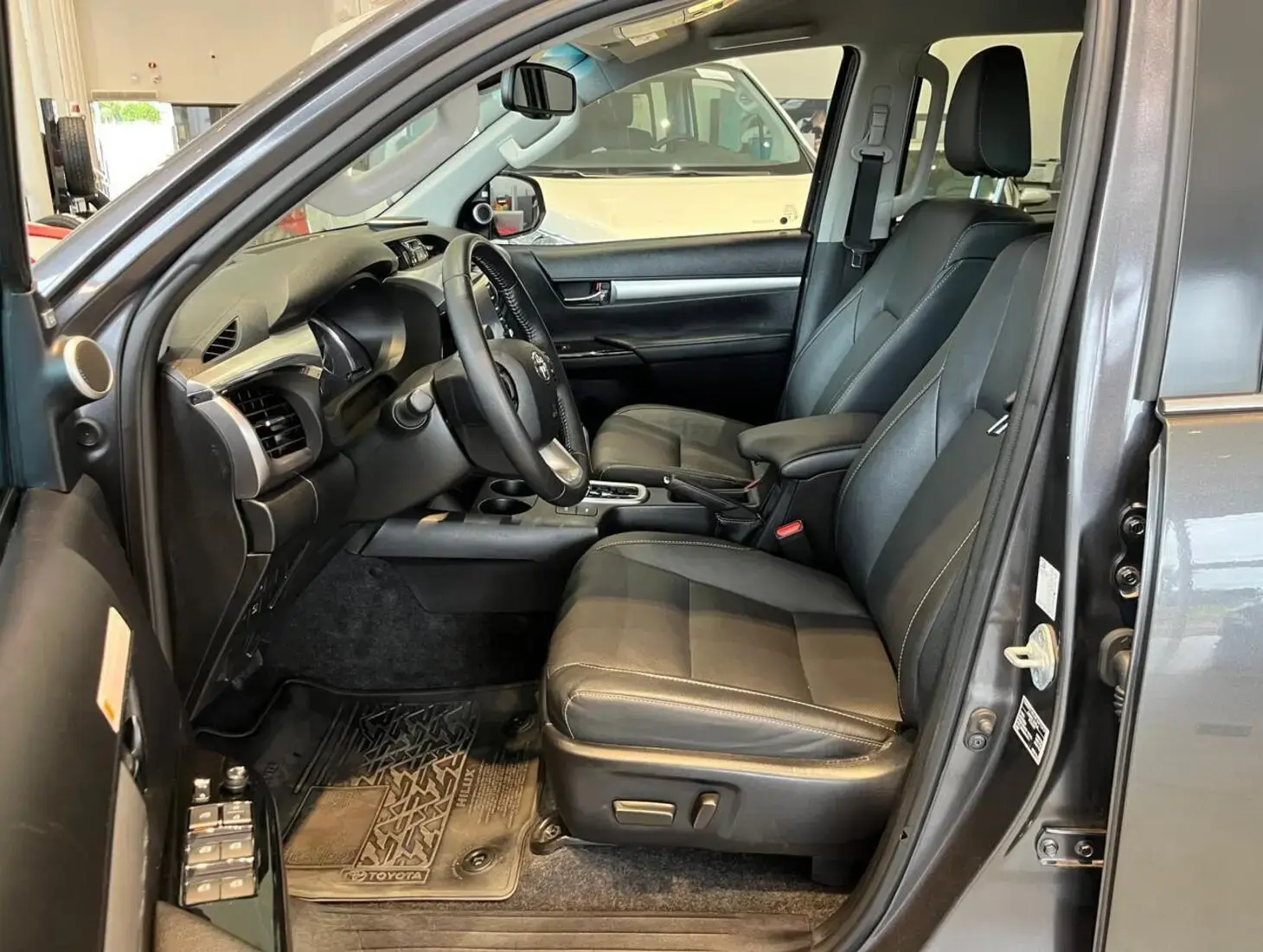 galeria HILUX SRX 4X4 2.8