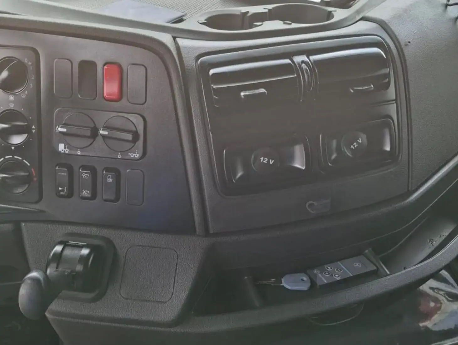 galeria MERCEDES-BENZ ATEGO 3030 - 8x2