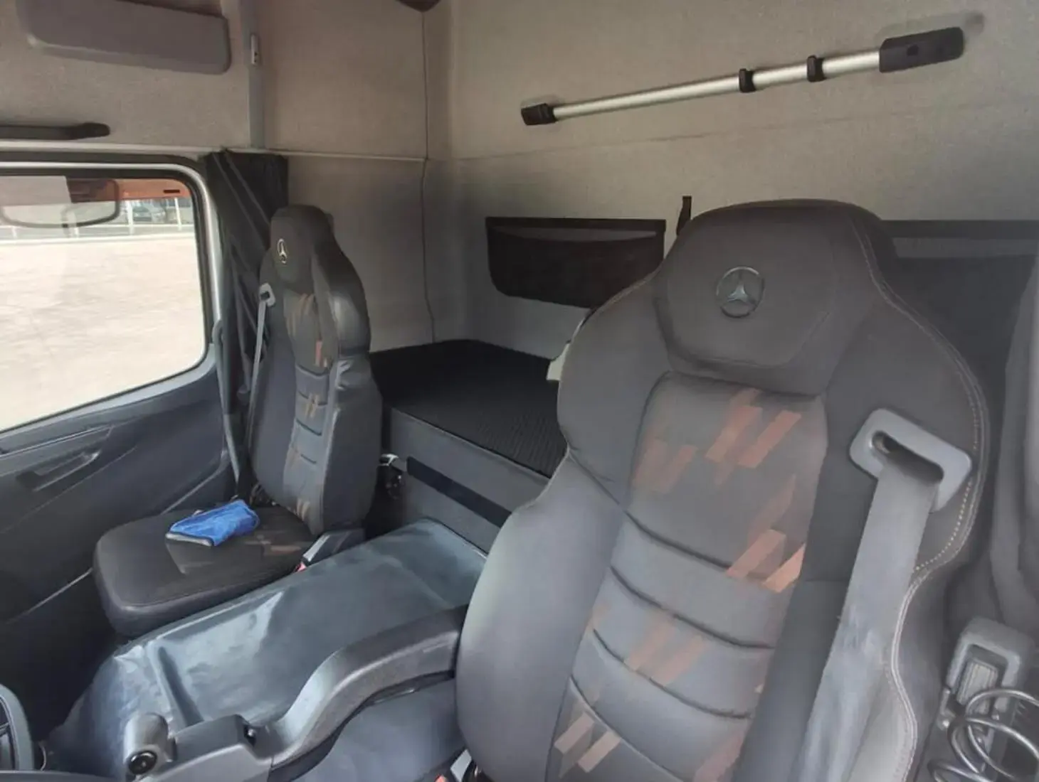 galeria MERCEDES-BENZ ATEGO 3030 - 8x2