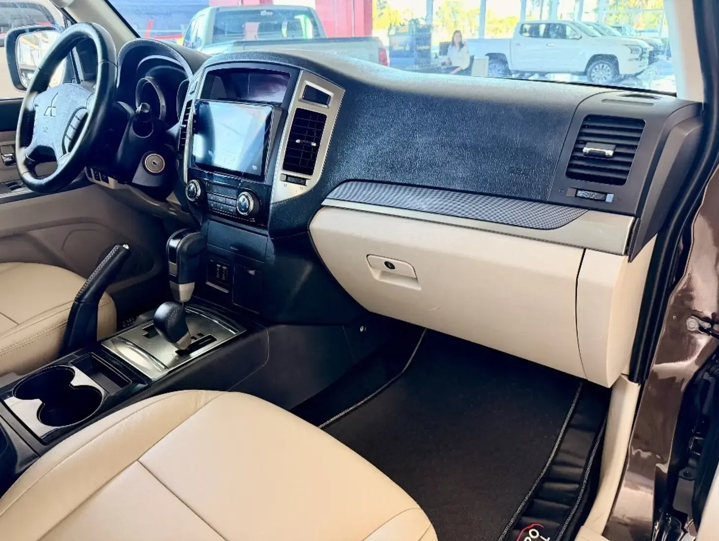 galeria PAJERO FULL
