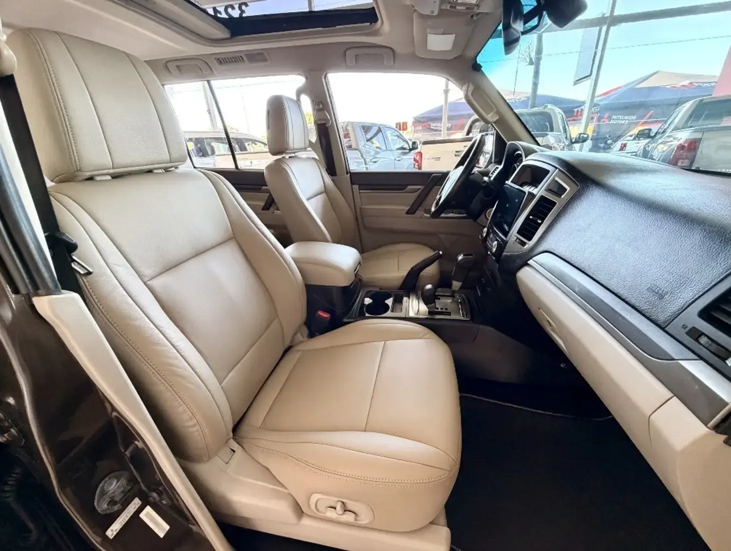 galeria PAJERO FULL