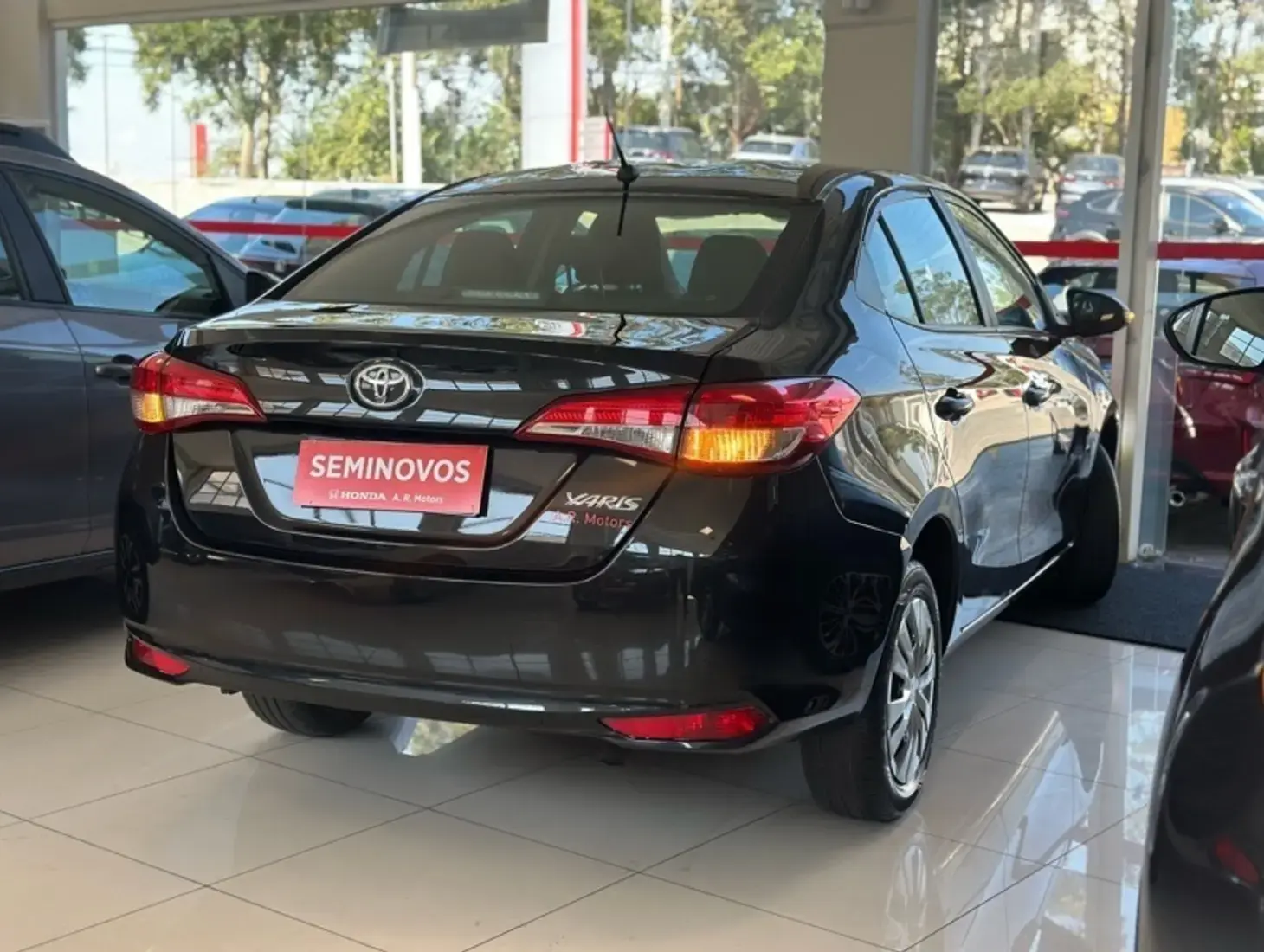 galeria Yaris Sedan