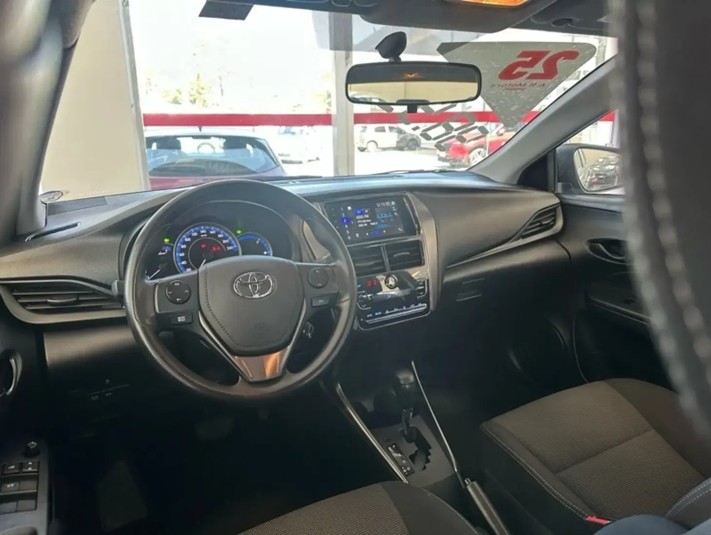 galeria Yaris Sedan