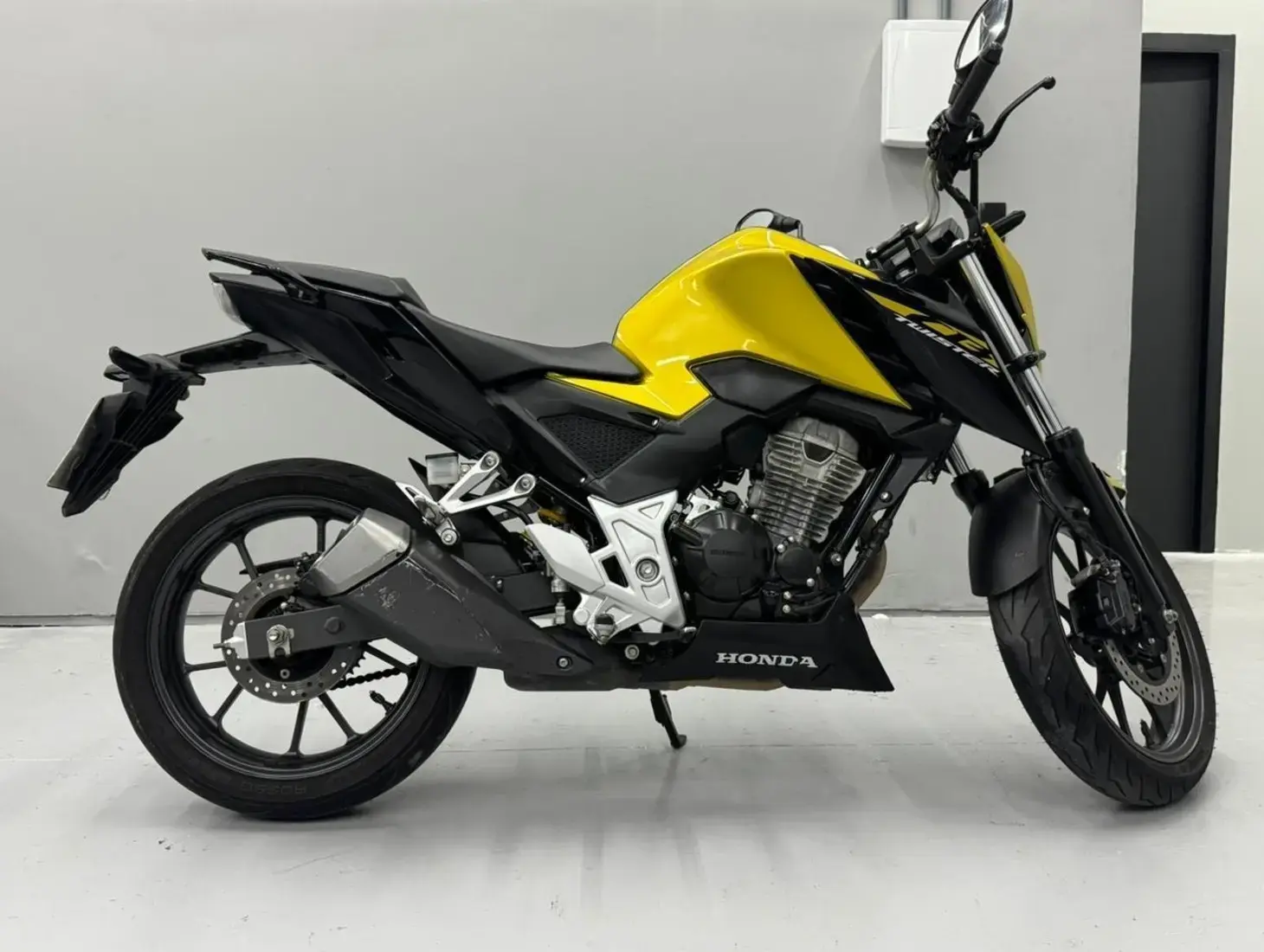 galeria CB 300F Twister Flex