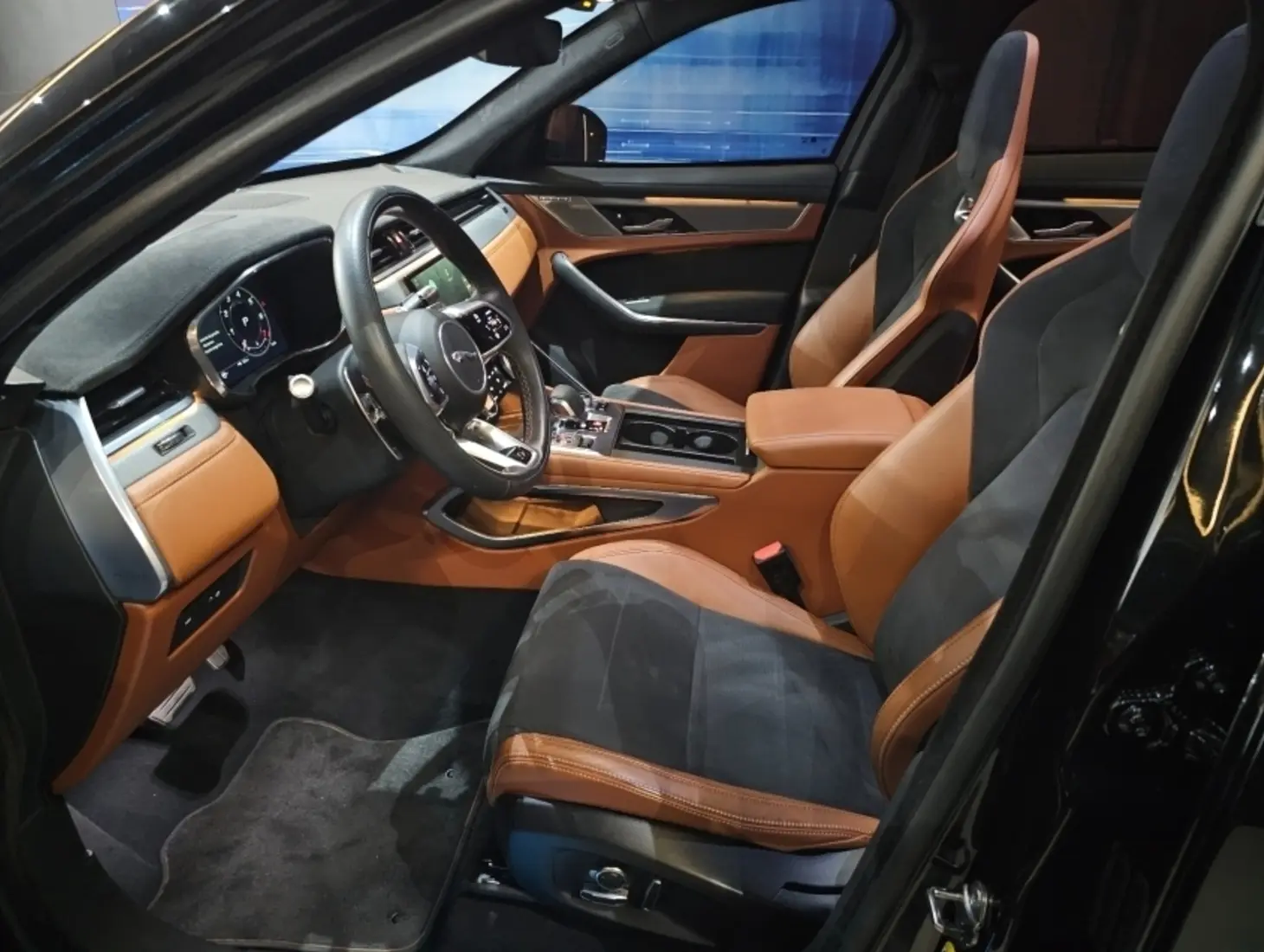 galeria F-PACE