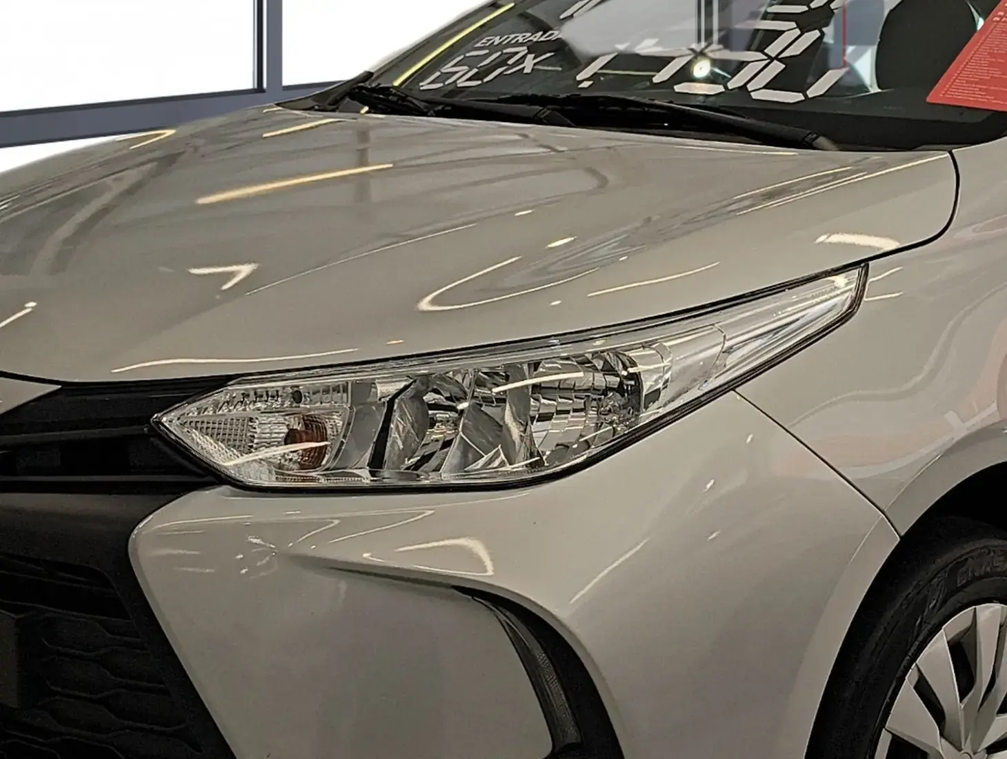 galeria Yaris Sedan