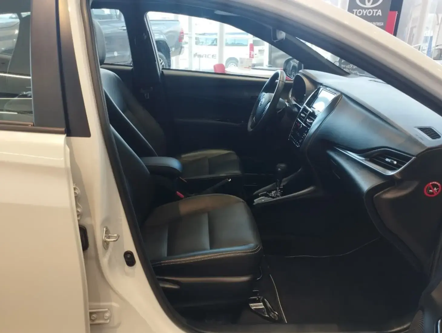 galeria TOYOTA YARIS XLS HATCH
