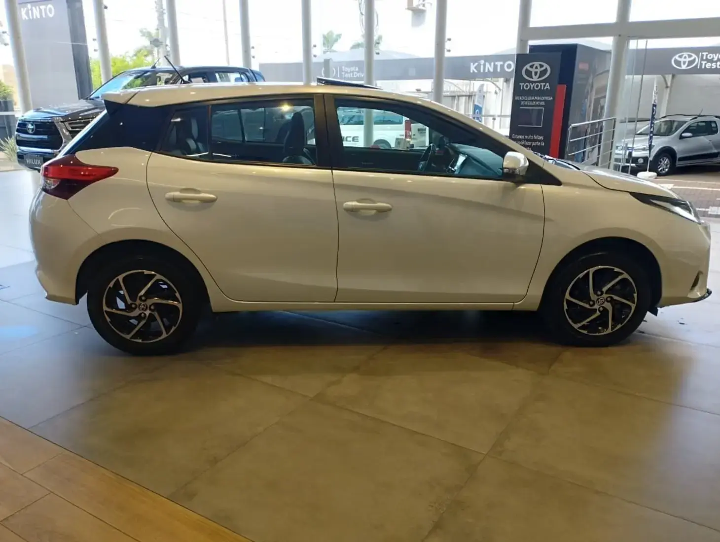 galeria TOYOTA YARIS XLS HATCH