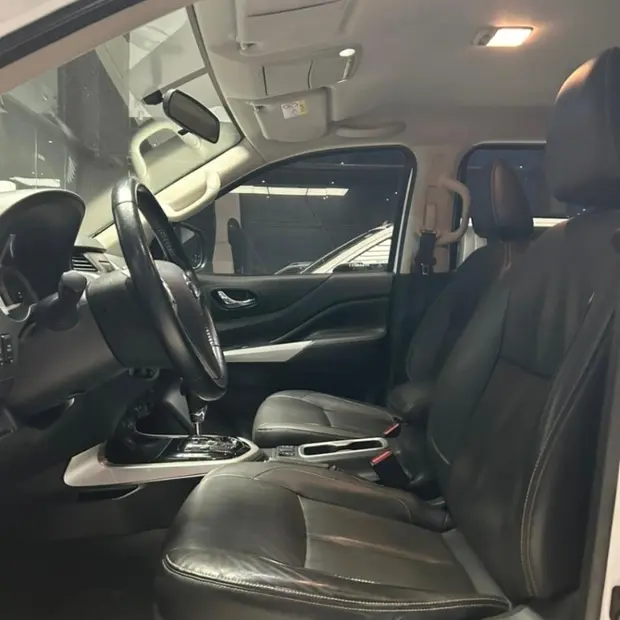 Nissan FRONTIER 2.3 16V TURBO DIESEL LE CD 4X4 AUTOMÁTICO