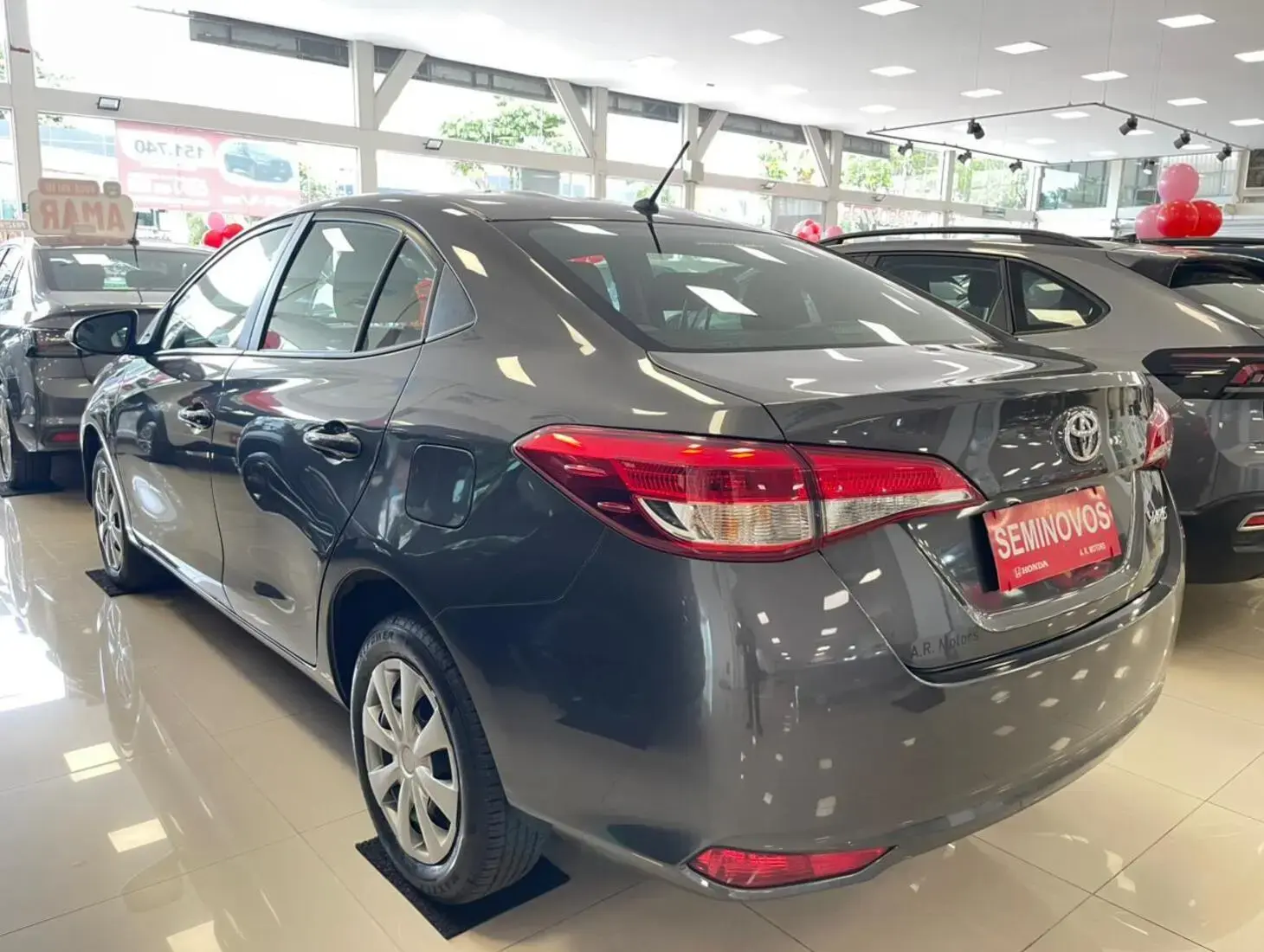 galeria Yaris Sedan