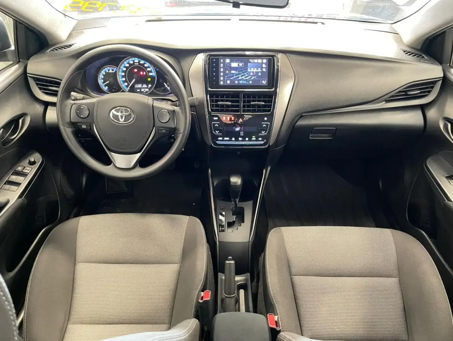 galeria Yaris Sedan