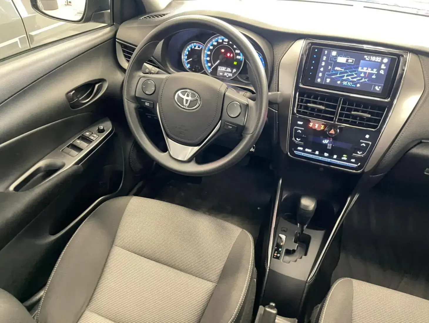 galeria Yaris Sedan