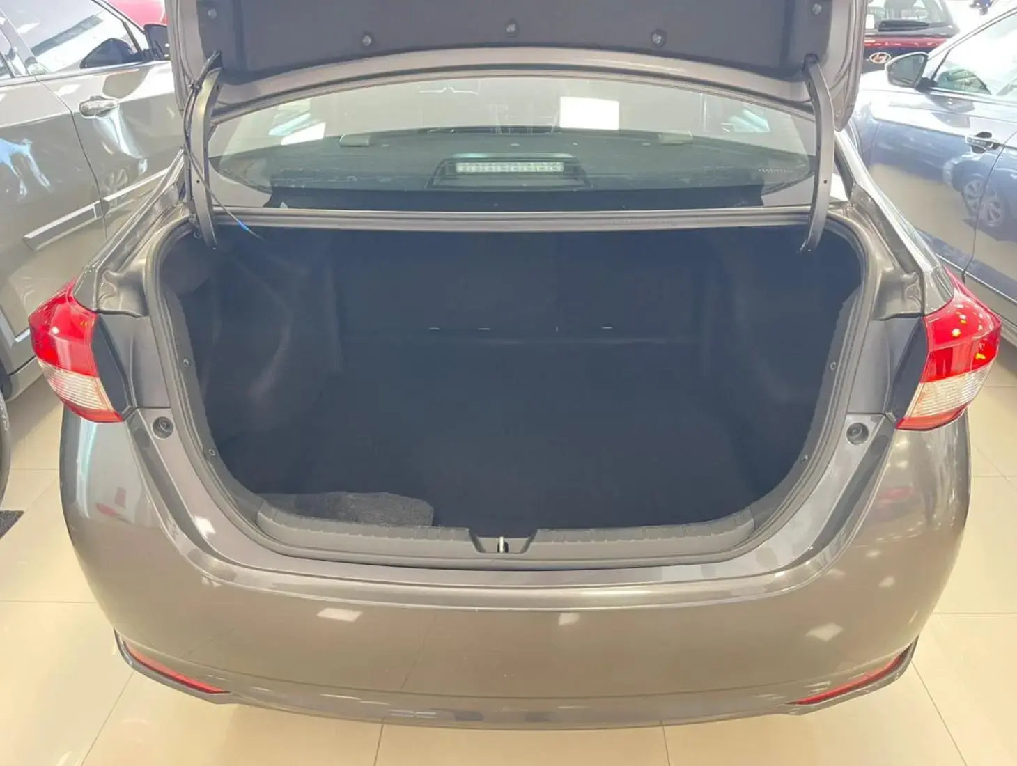 galeria Yaris Sedan