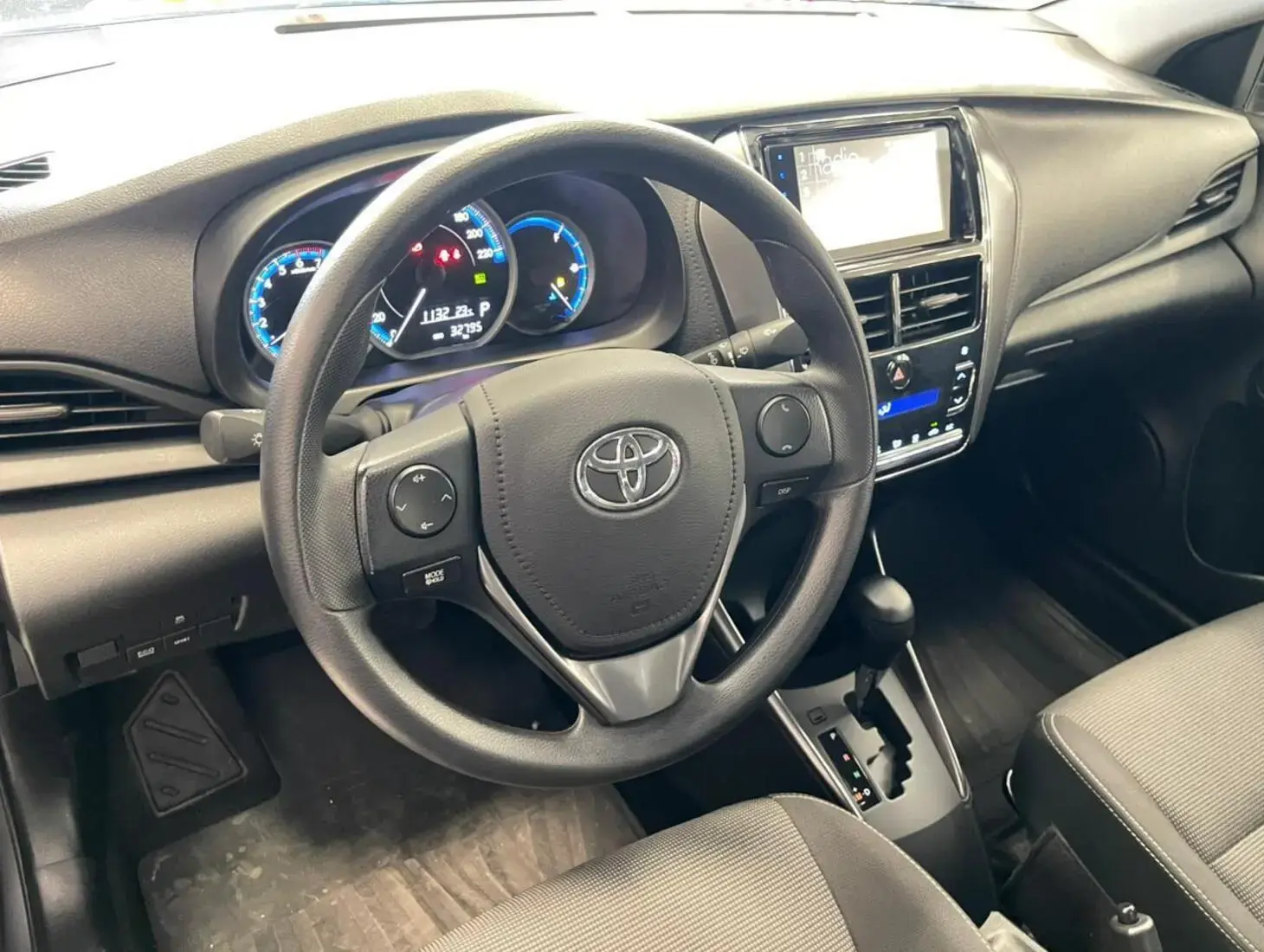 galeria Yaris Sedan