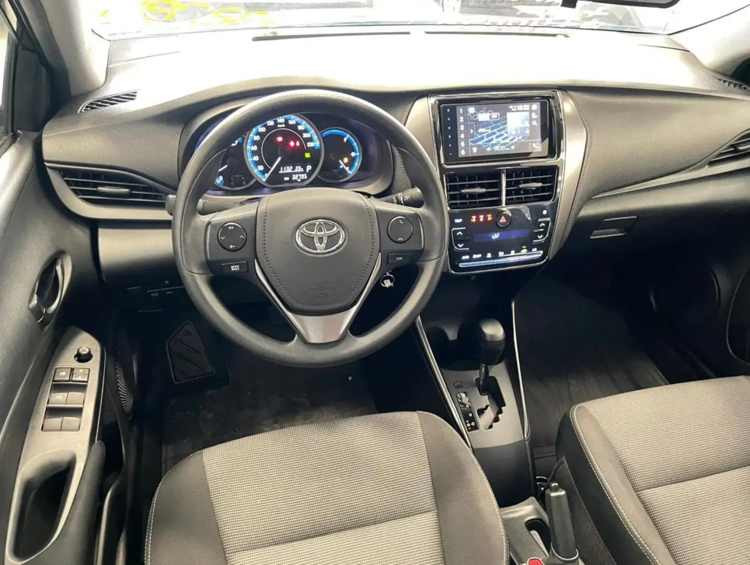 galeria Yaris Sedan