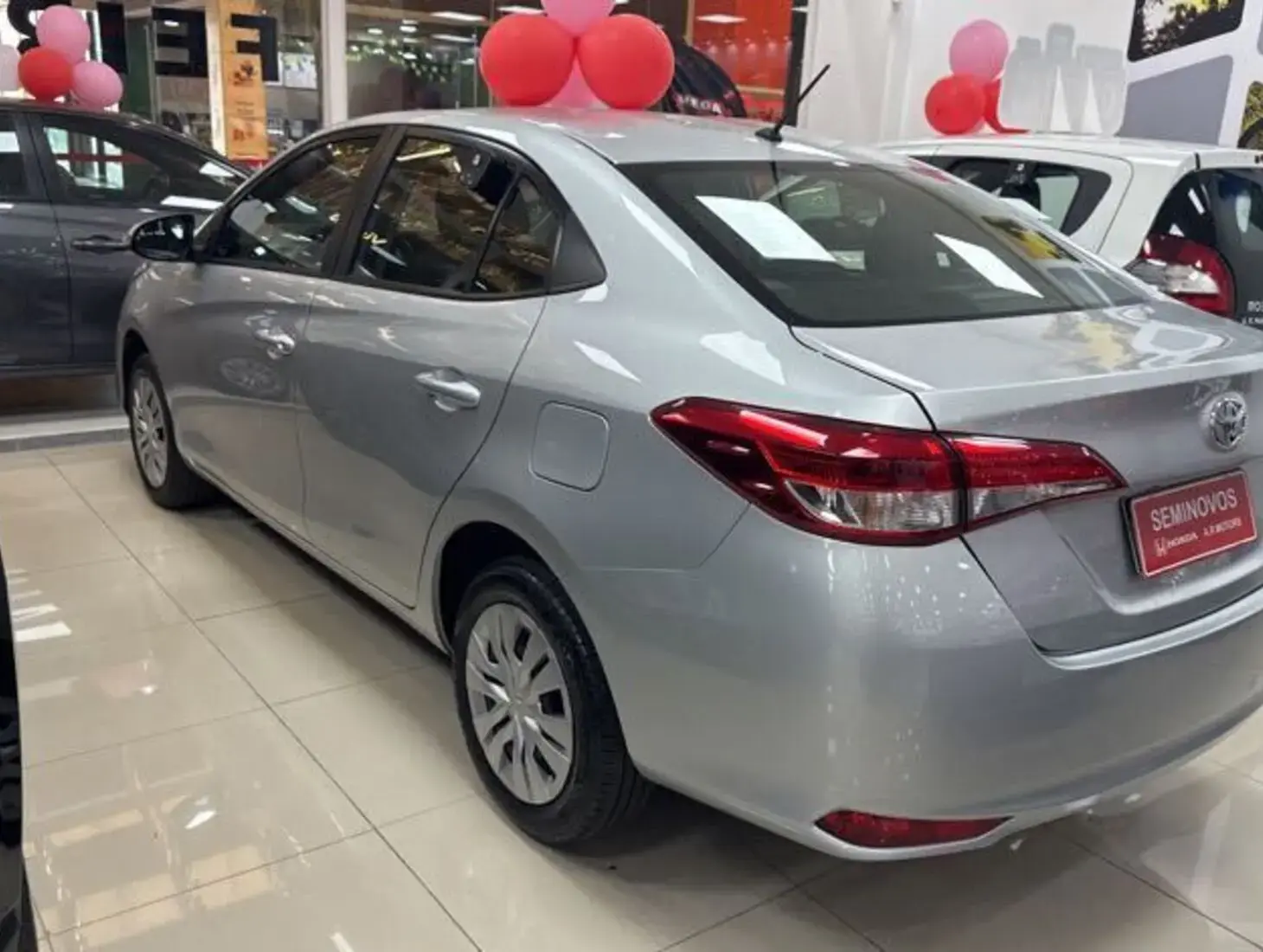 galeria Yaris Sedan