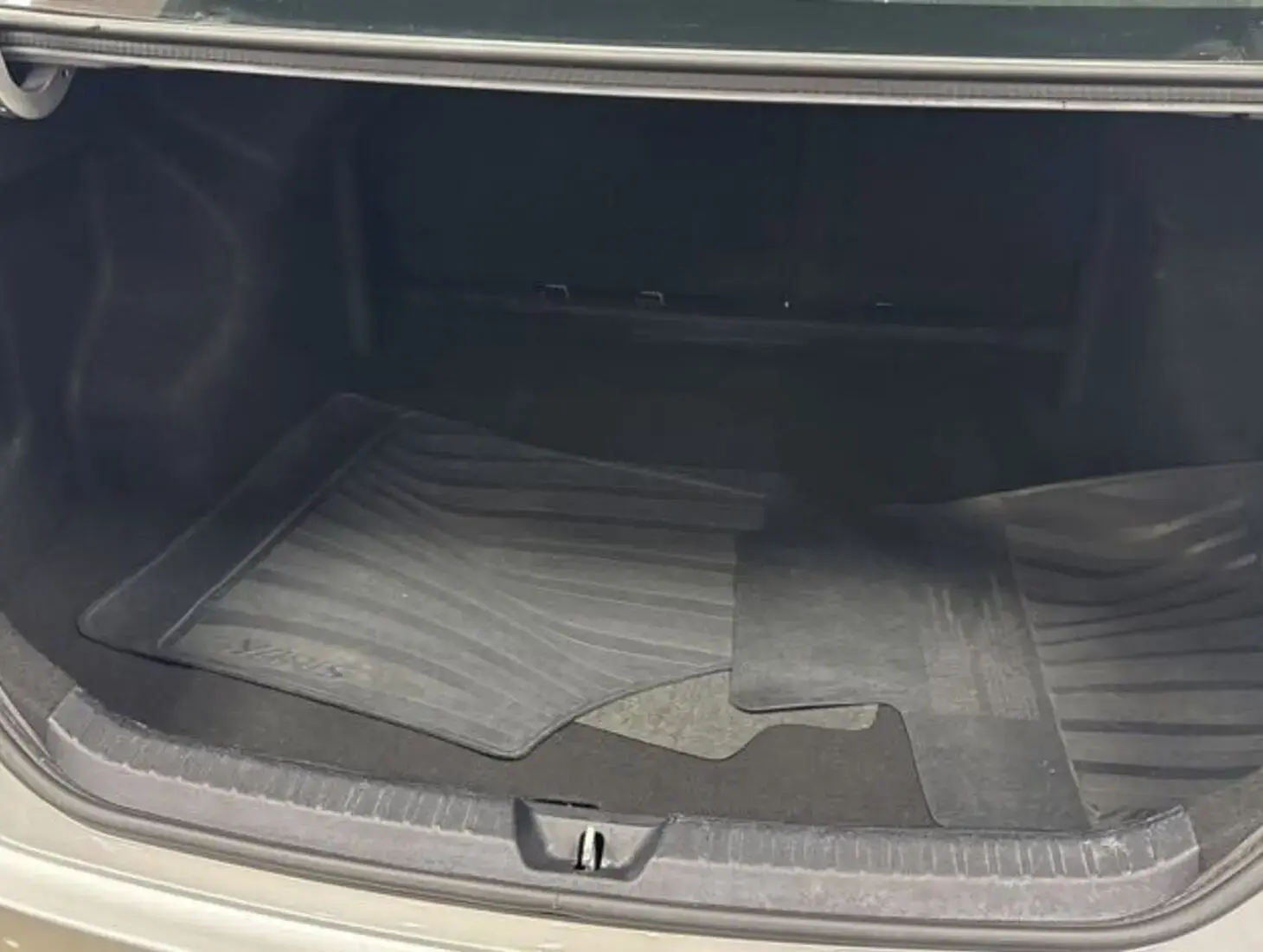 galeria Yaris Sedan