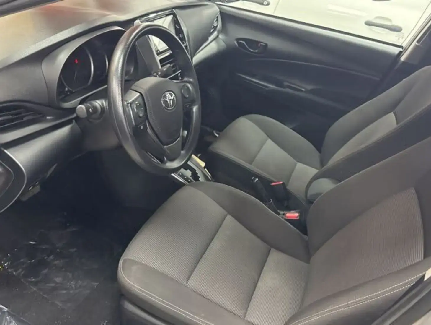 galeria Yaris Sedan
