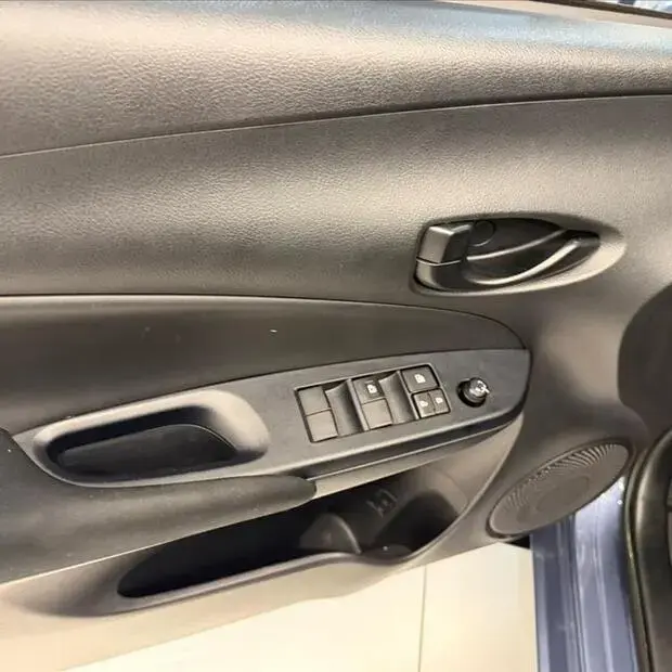 Toyota YARIS 1.5 16V FLEX SEDAN XL LIVE MULTIDRIVE