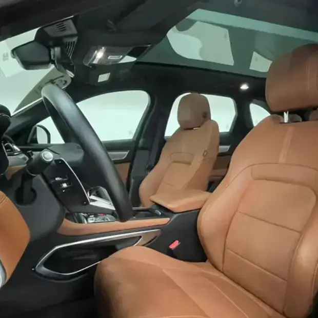 Jaguar F-Pace 2.0 R-Dynamic SE 404cv (Híbrido)