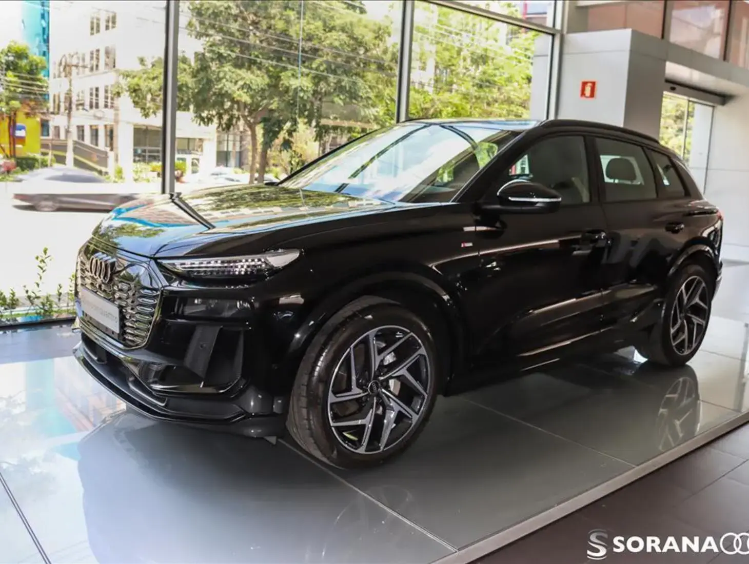galeria Q6 E-TRON