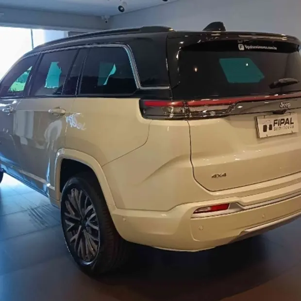Jeep COMMANDER 2.2 TURBO DIESEL OVERLAND AT9