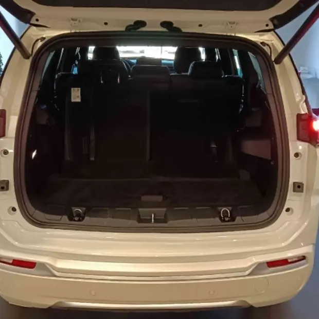 Jeep COMMANDER 2.2 TURBO DIESEL OVERLAND AT9