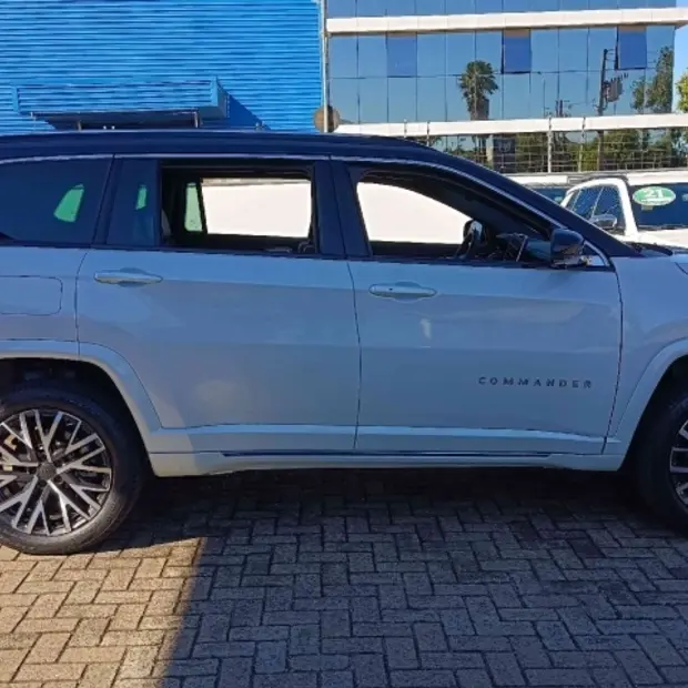 Jeep COMMANDER 2.2 TURBO DIESEL OVERLAND AT9