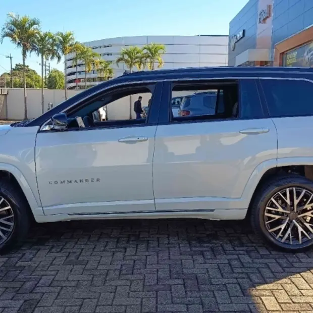 Jeep COMMANDER 2.2 TURBO DIESEL OVERLAND AT9