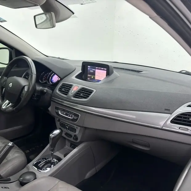 Renault FLUENCE 2.0 PRIVILÉGE 16V FLEX 4P AUTOMÁTICO