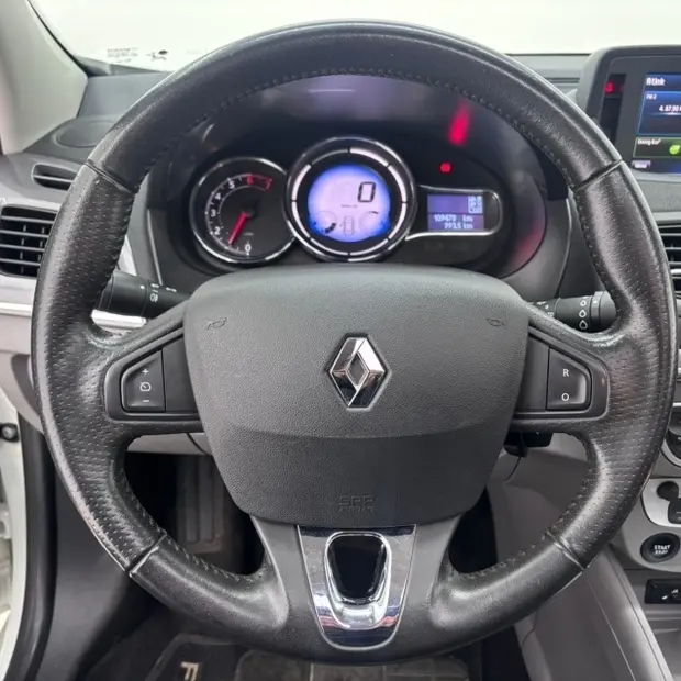 Renault FLUENCE 2.0 PRIVILÉGE 16V FLEX 4P AUTOMÁTICO