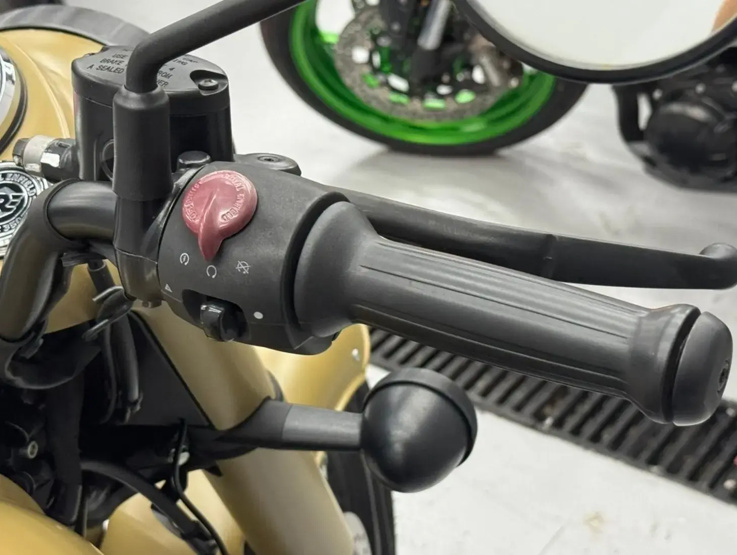 galeria Classic 350 Signals