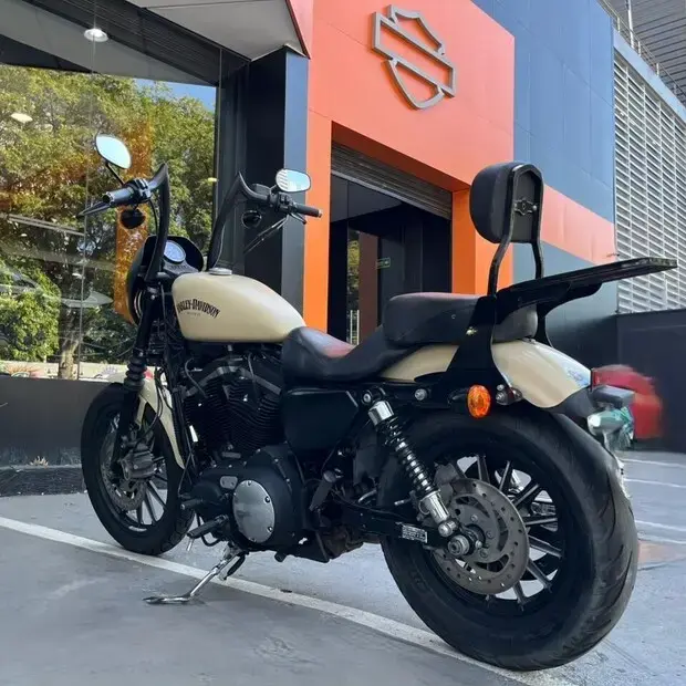 Harley Davidson Sportster XL 883 Iron