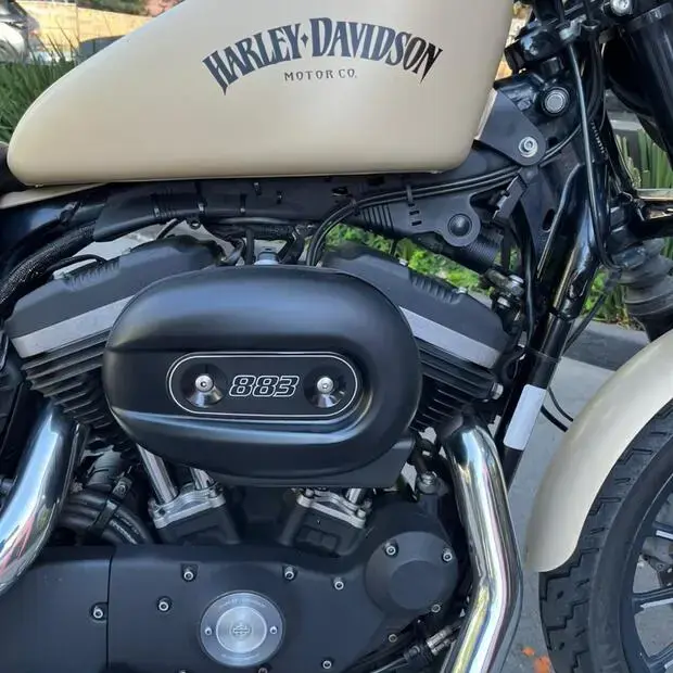 Harley Davidson Sportster XL 883 Iron