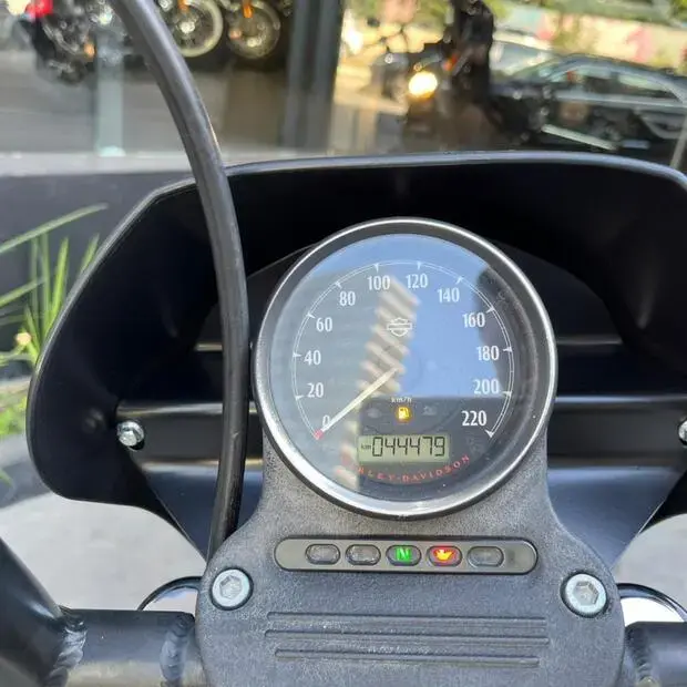 Harley Davidson Sportster XL 883 Iron