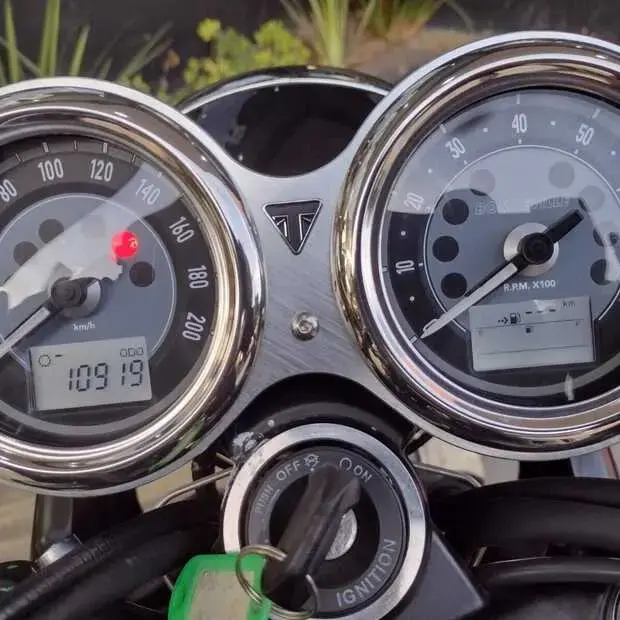 Triumph Bonneville T100 ABS