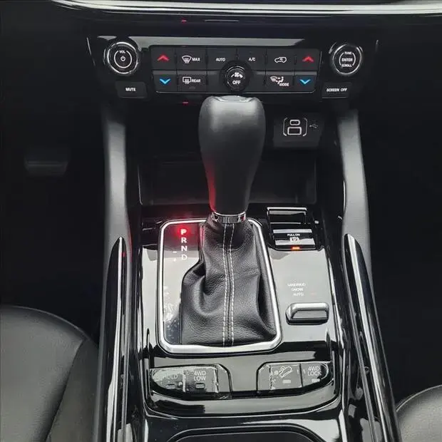 Jeep COMMANDER 2.0 HURRICANE 4 TURBO GASOLINA BLACKHAWK AT9
