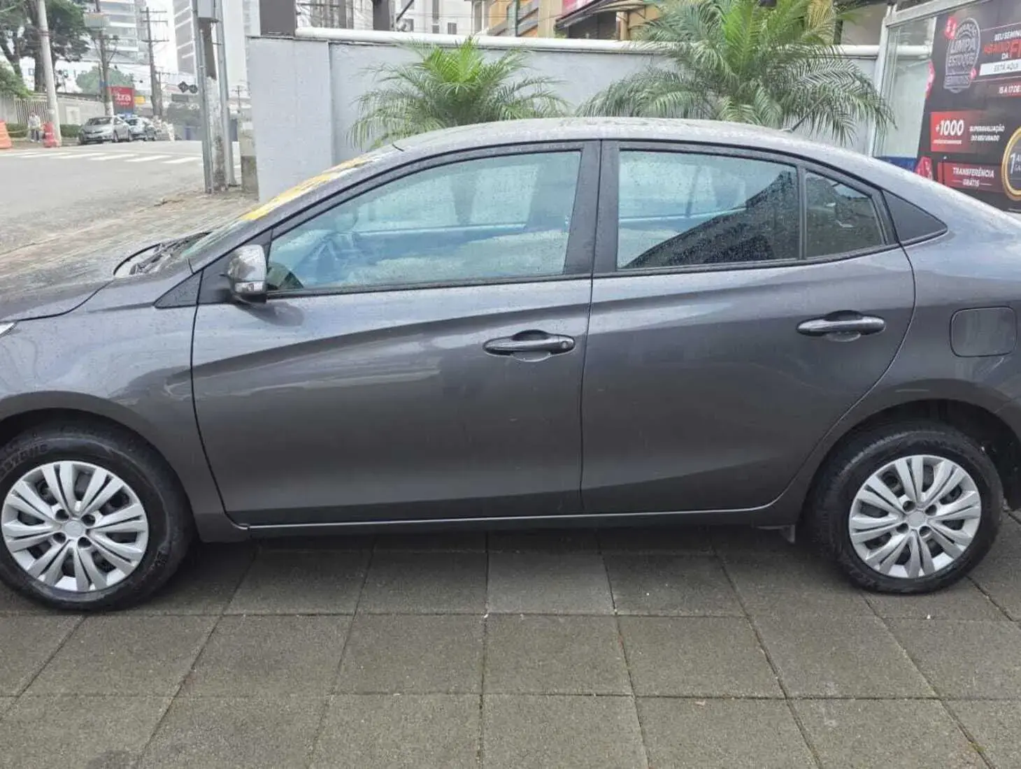 galeria Yaris Sedan