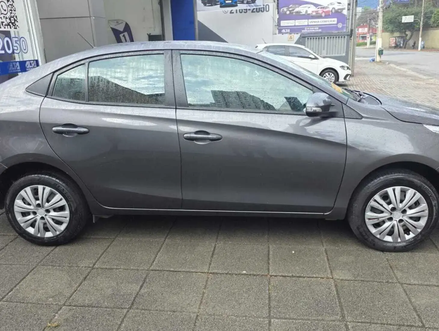 galeria Yaris Sedan