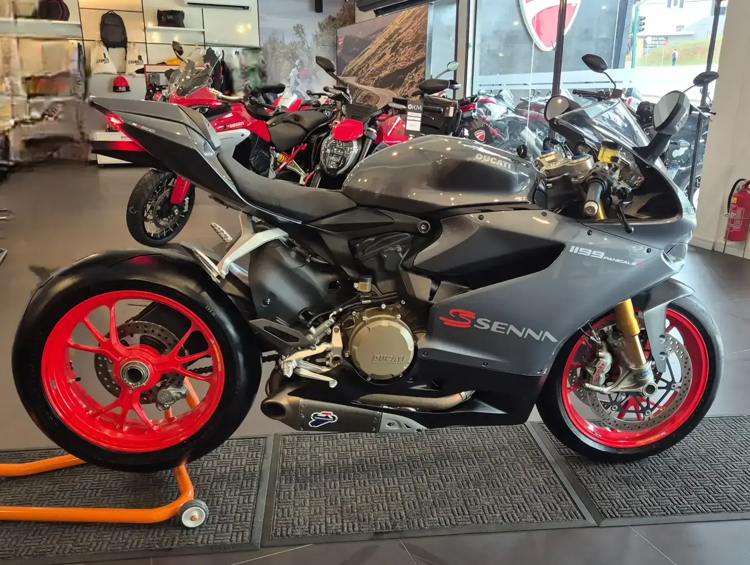 galeria DUCATI SUPERBIKE 1199 PANIGALE S SENNA