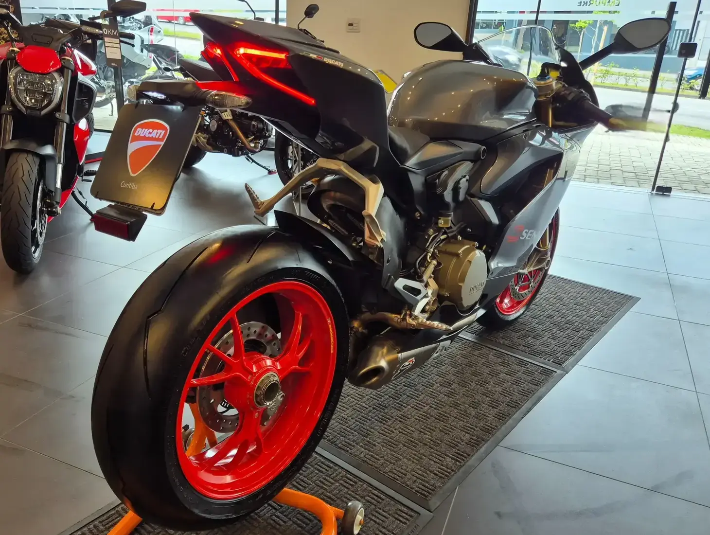 galeria DUCATI SUPERBIKE 1199 PANIGALE S SENNA