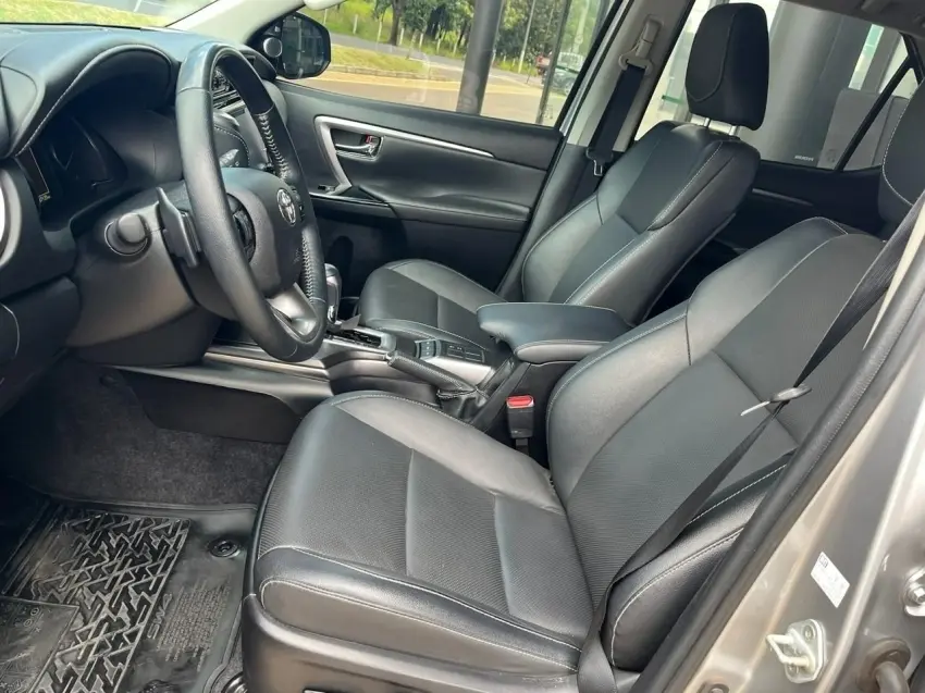 galeria HILUX SW4