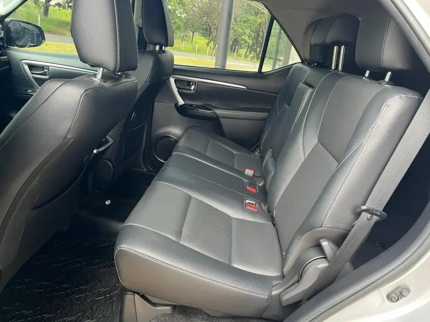 galeria HILUX SW4