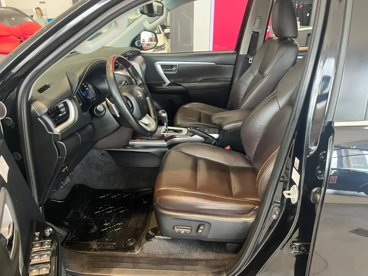 galeria SW4 SRX 7 LUGARES 2.8 4X4