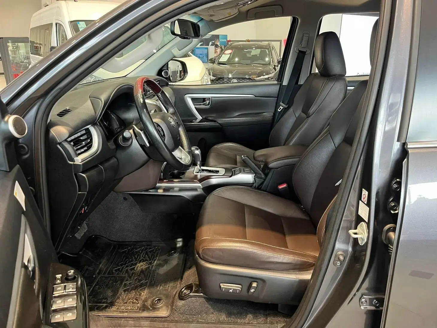 galeria SW4 SRX 7 LUGARES 2.8 4X4