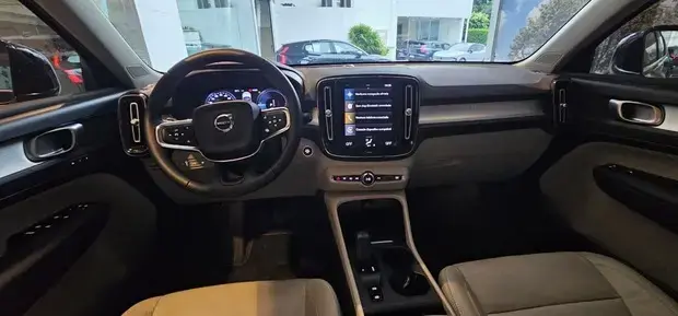 Volvo XC40 Momentum T-5 HÍBRIDO MOMENTUM 1.5 262cv FWD