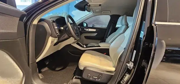 Volvo XC40 Momentum T-5 HÍBRIDO MOMENTUM 1.5 262cv FWD