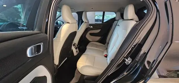 Volvo XC40 Momentum T-5 HÍBRIDO MOMENTUM 1.5 262cv FWD