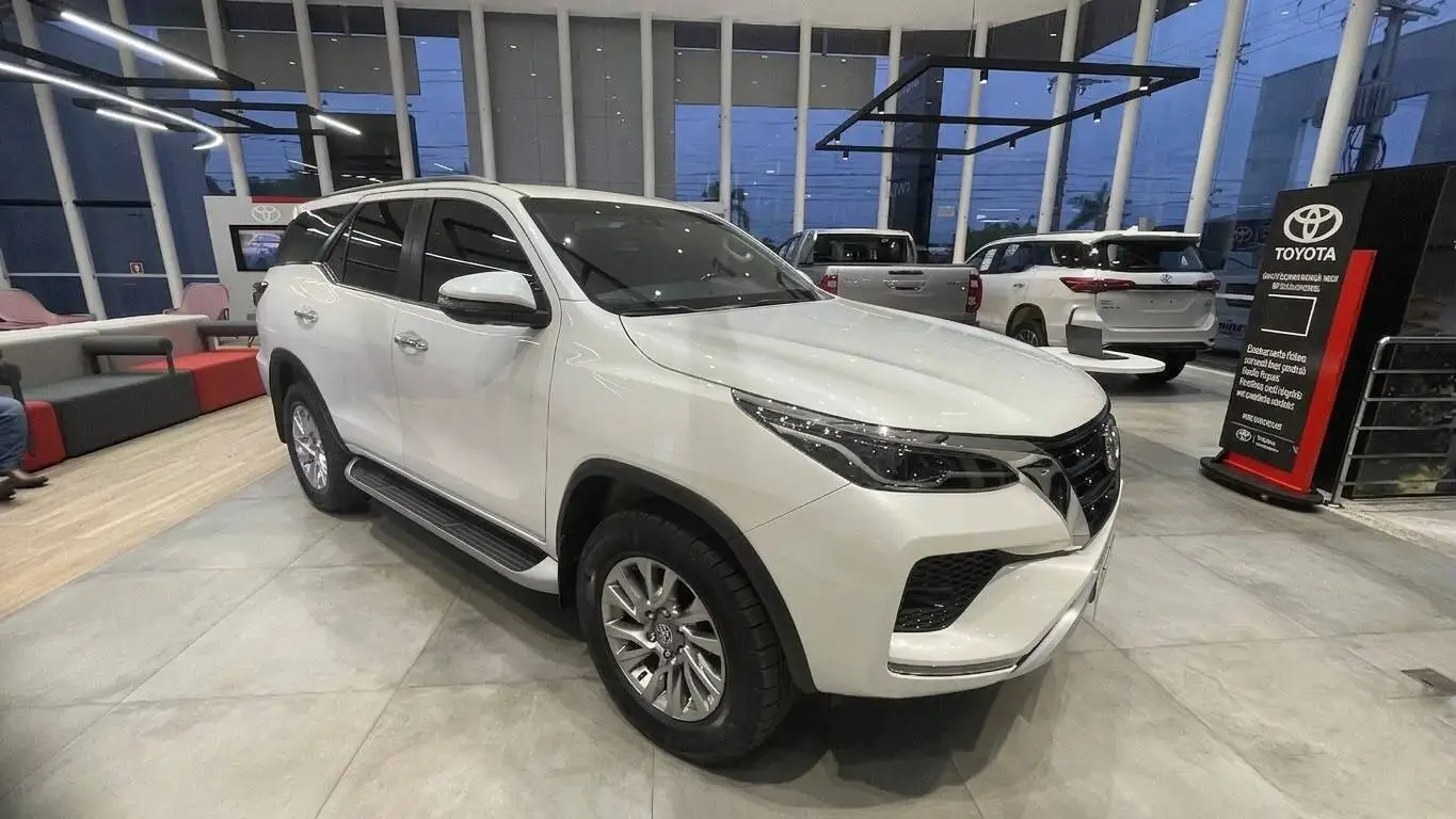 galeria SW4 SRX 5 LUGARES 2.8 4X4