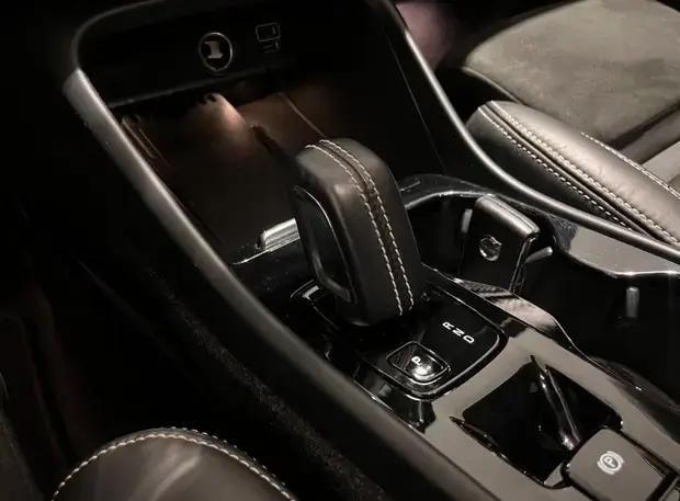 Volvo XC40 1.5 T5 Hybrid R-Design AWD